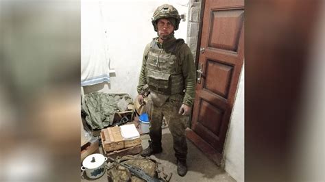 Rodeado de rusos y dispuesto a morir, este soldado ucraniano habilitó un ataque de artillería contra su propia posición